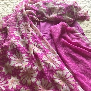 Beautiful Sari in física tones.